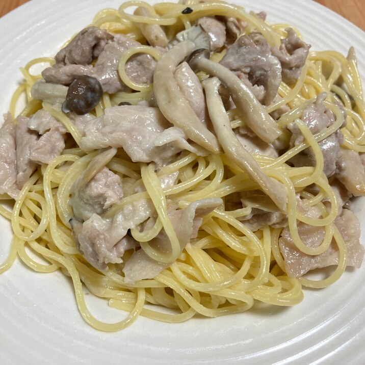 豚肉としめじのクリームパスタ